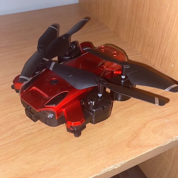 Red candy apple drone with a remote control - Picture 3 of 4